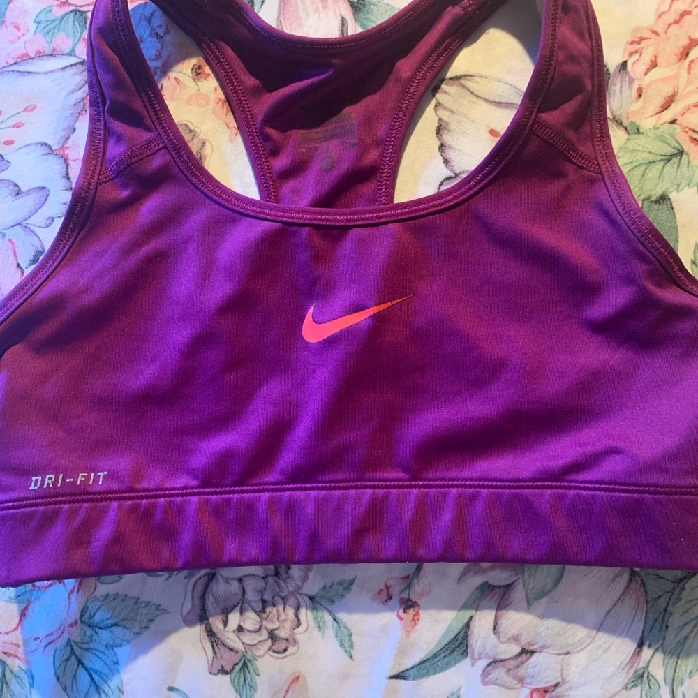 Nike Women's Vibrant Purple Sports Bra Size Small